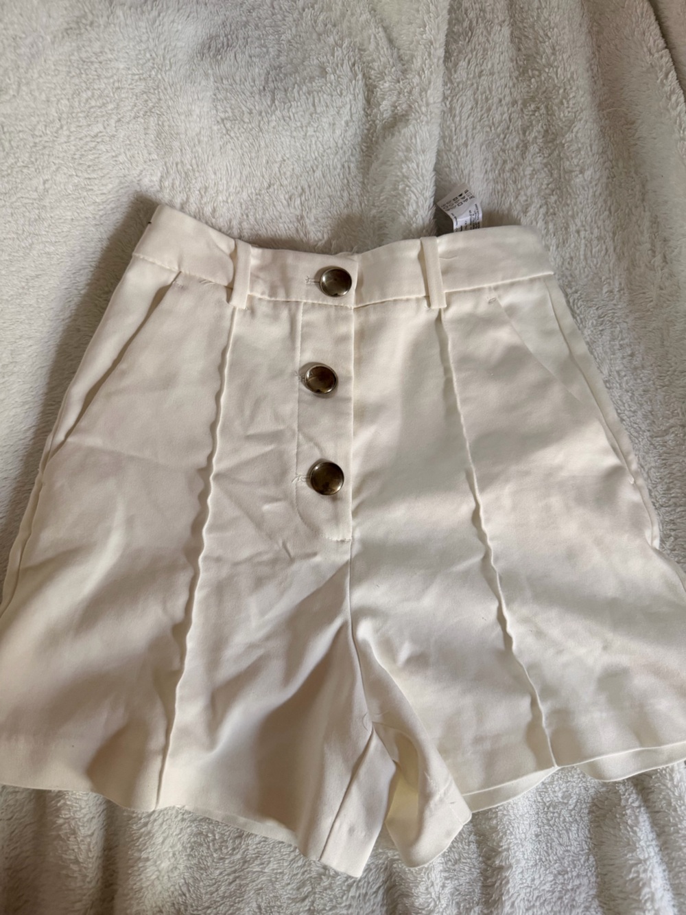 Zara Women's Cream High-Waist Button Front Shorts